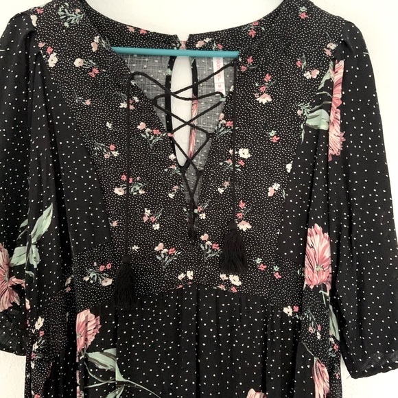 Xhilaration Black and Pink Flower Dress Size Medium Rayon Dress. - Picture 3 of 17